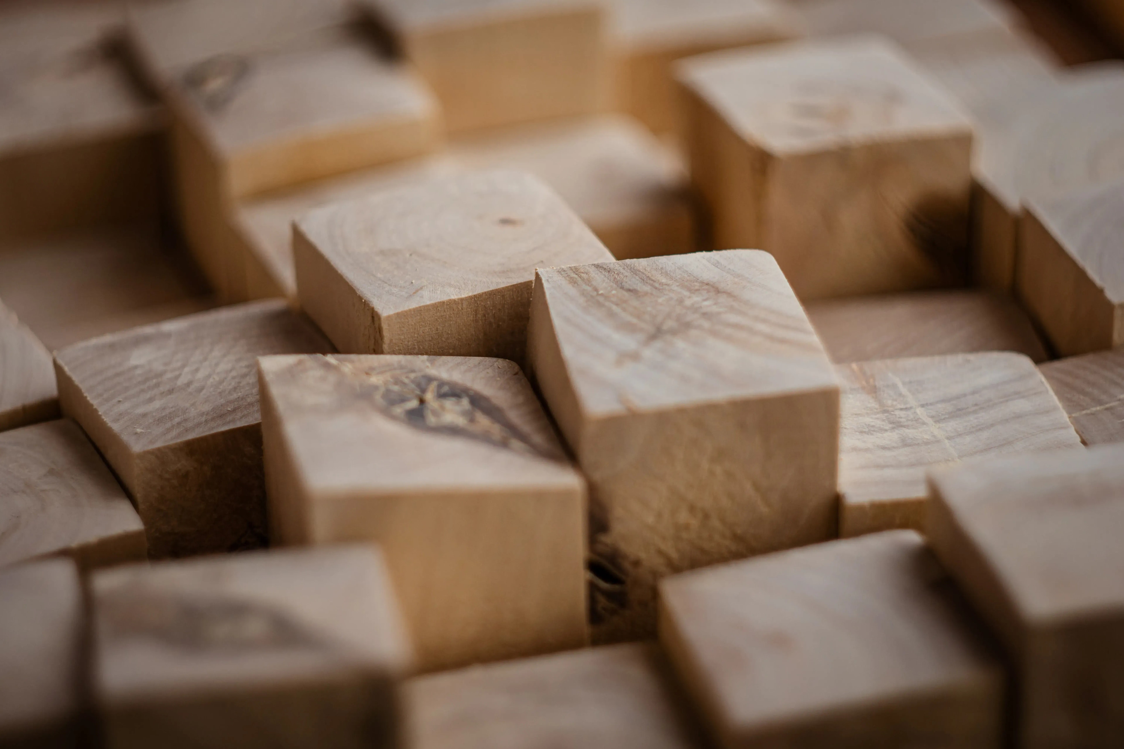 Splitterfreies trommelgetrocknetes Kaminholz in Kelheim – Trocken und sauber geliefert