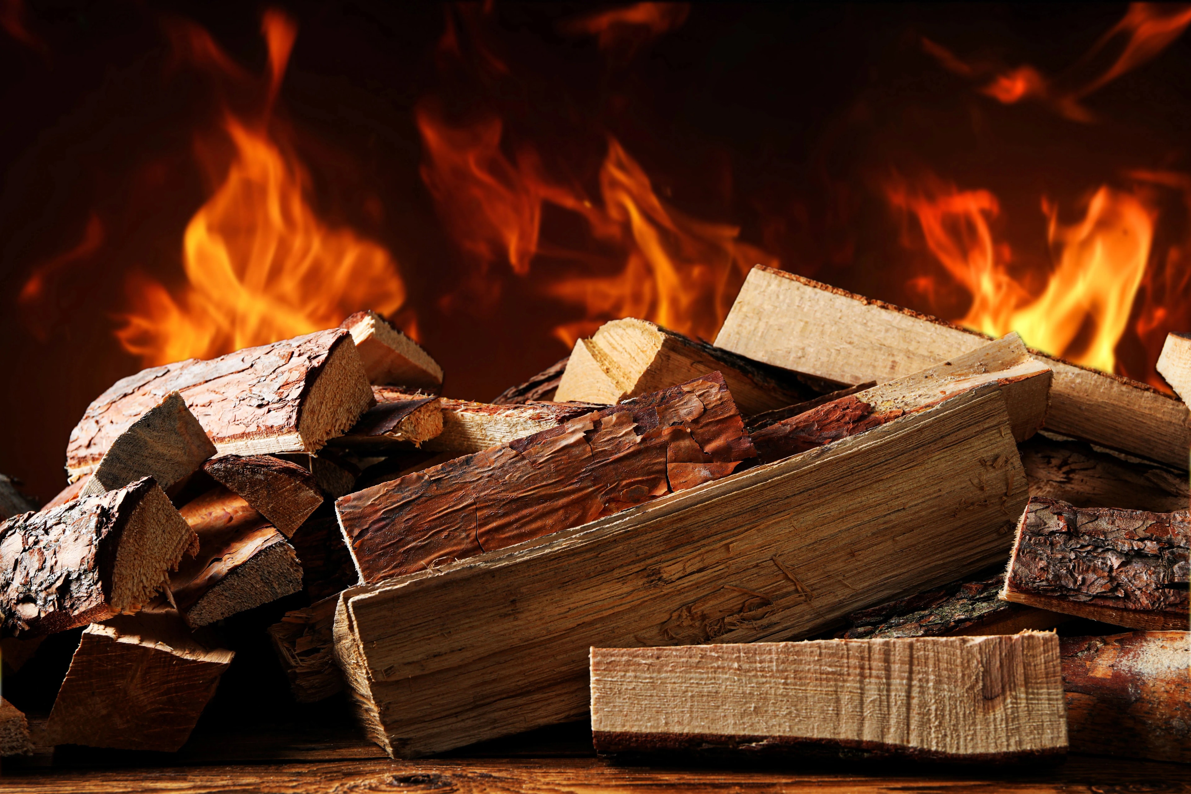 Splitterfreies Kaminholz in Berlin bestellen – Trocken und sofort verfügbar